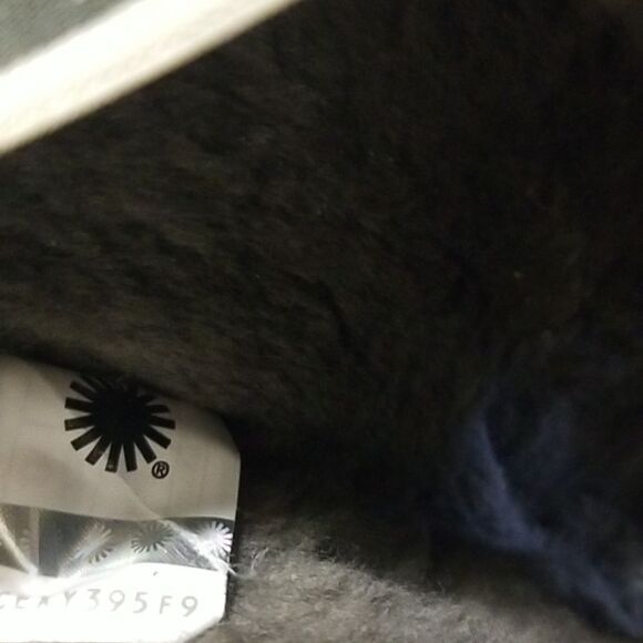 UGG Fluff Yeah Slippers Wmn's size 12, Mens size 10 - Picture 7 of 8